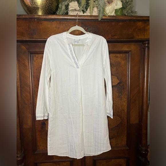 EUC Yves Delorme- Cotton White Night Shirt. Size M. - Picture 1 of 8